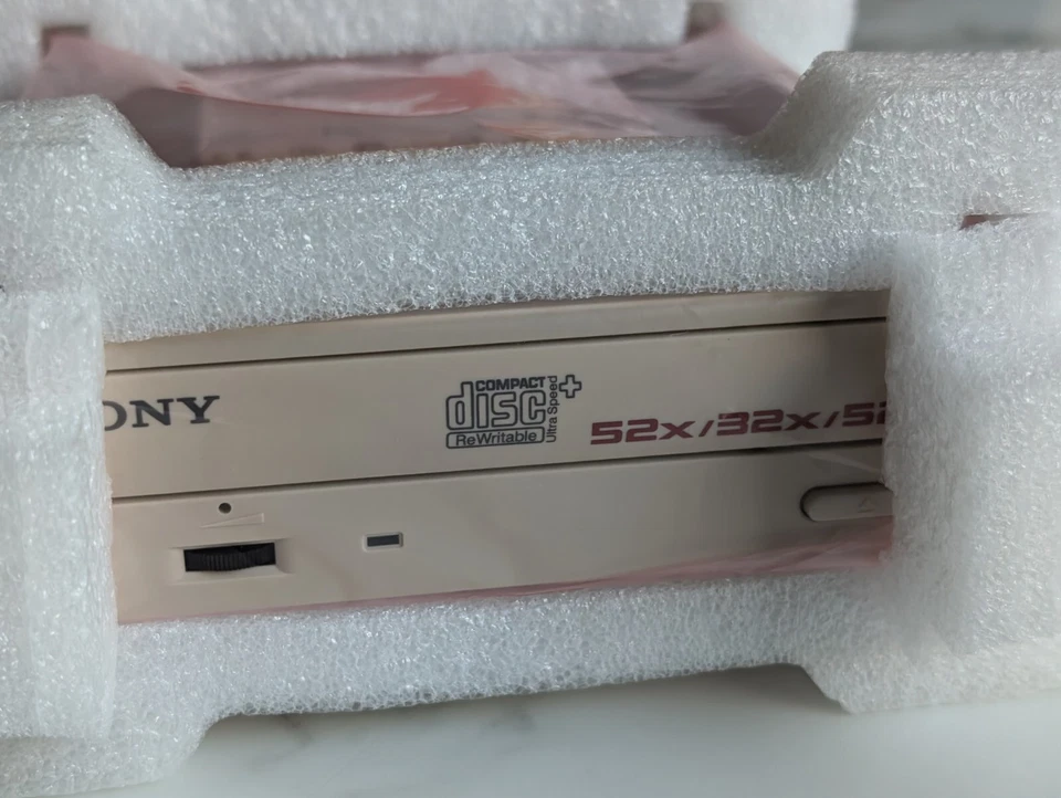 Sony CRX230A-U 52x Internal CD-RW Drive ATAPI EIDE Beige Retro Computer Vintage - Image 2 of 4