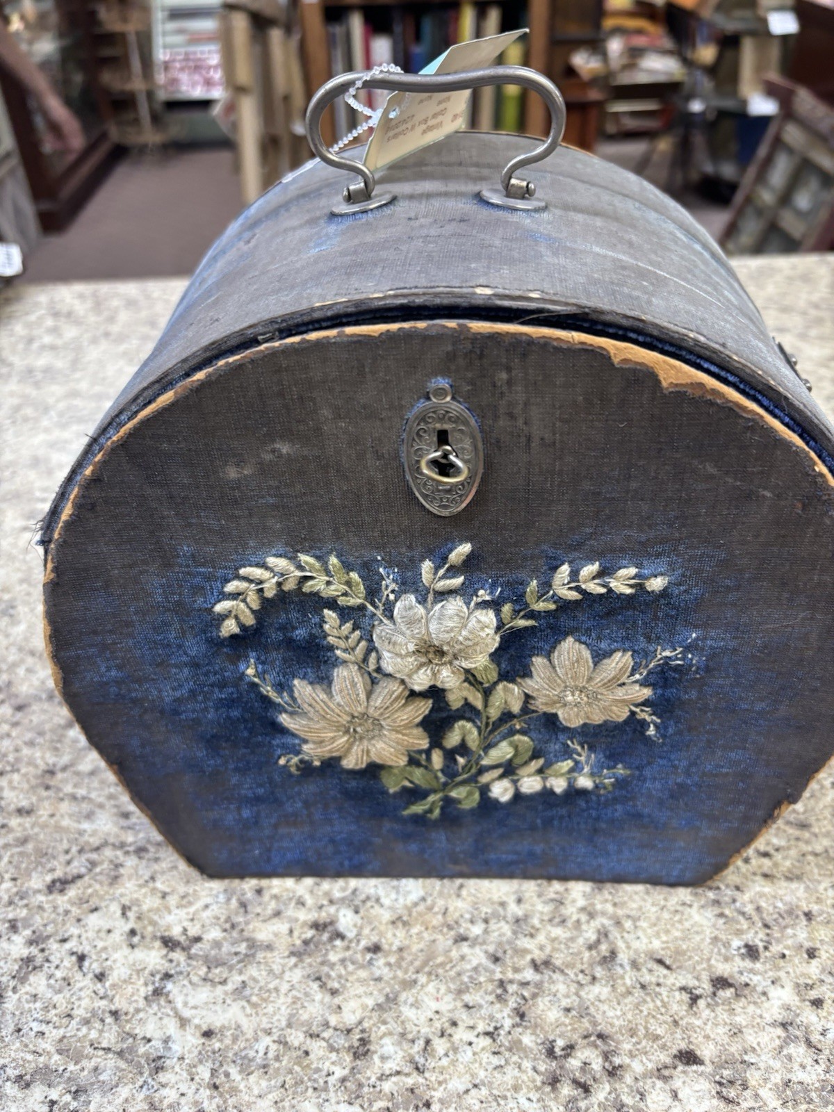 Antique Collor Box with collars - image 2