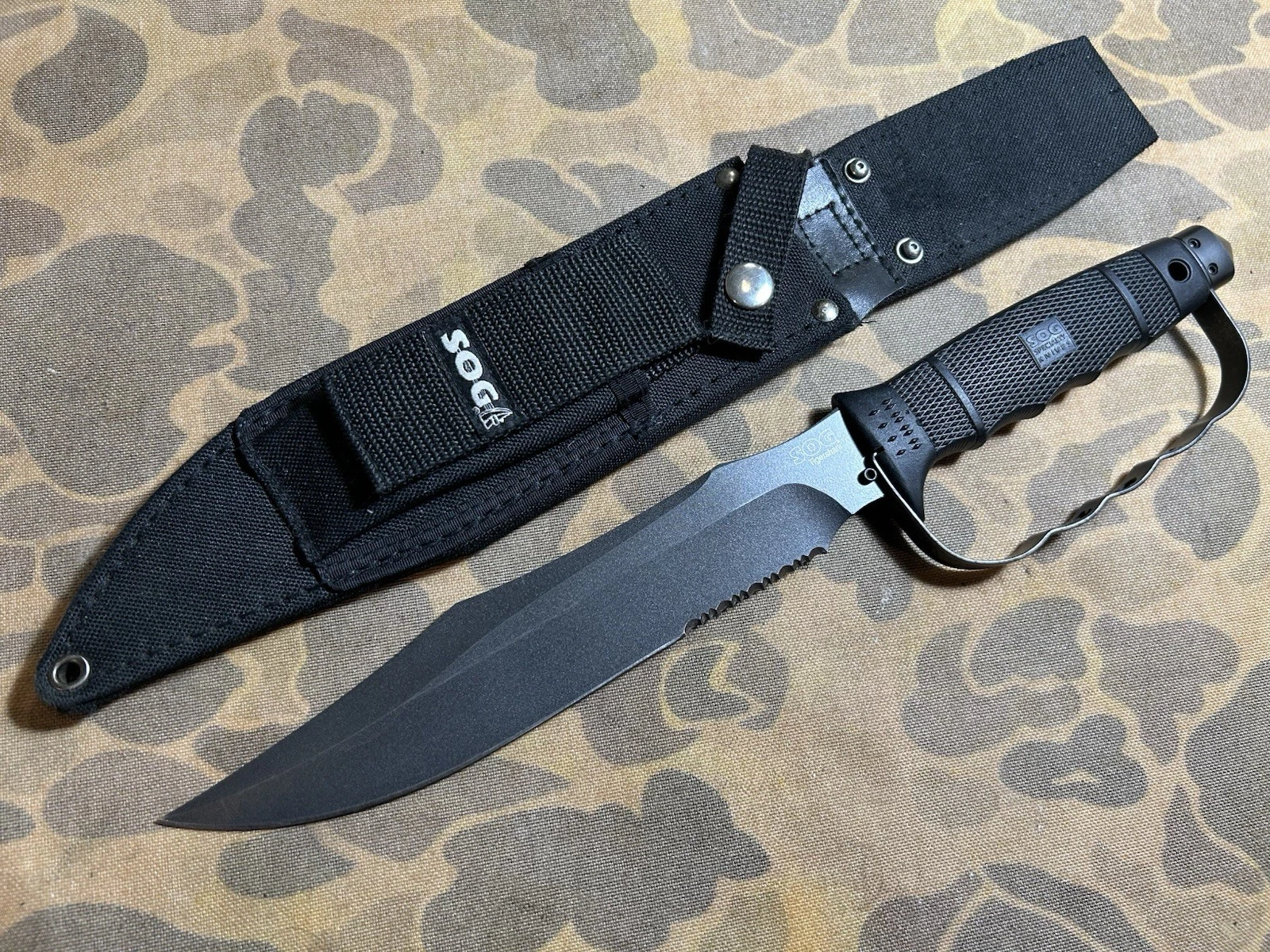 SOG Tiger Shark Elite RARE  D guard Bowie EXC condition With sheath image 1