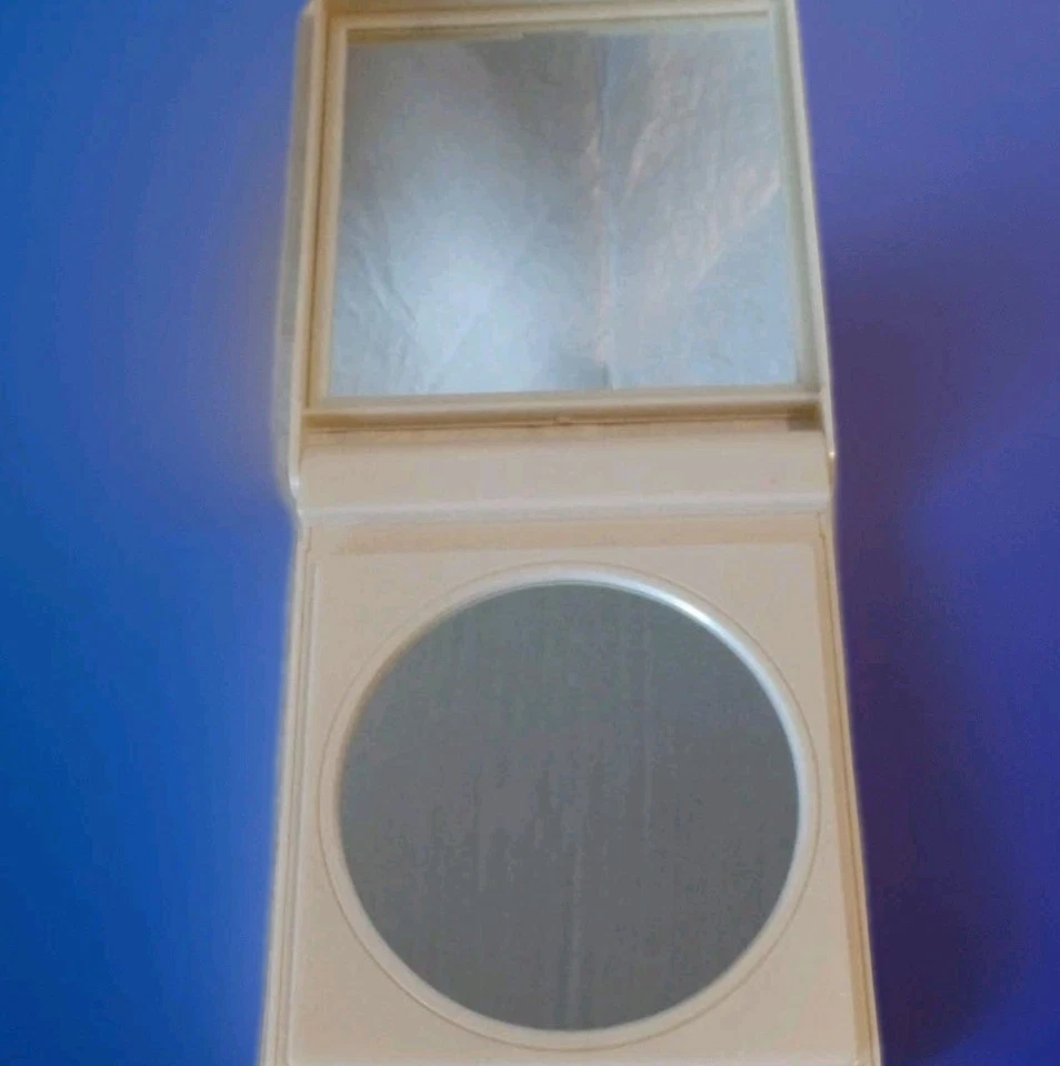 Espejo de Maquillaje Lupa Plegable Artístico Vintage Marfil Amway 1993 Nuevo en Caja Foto 3 de 4