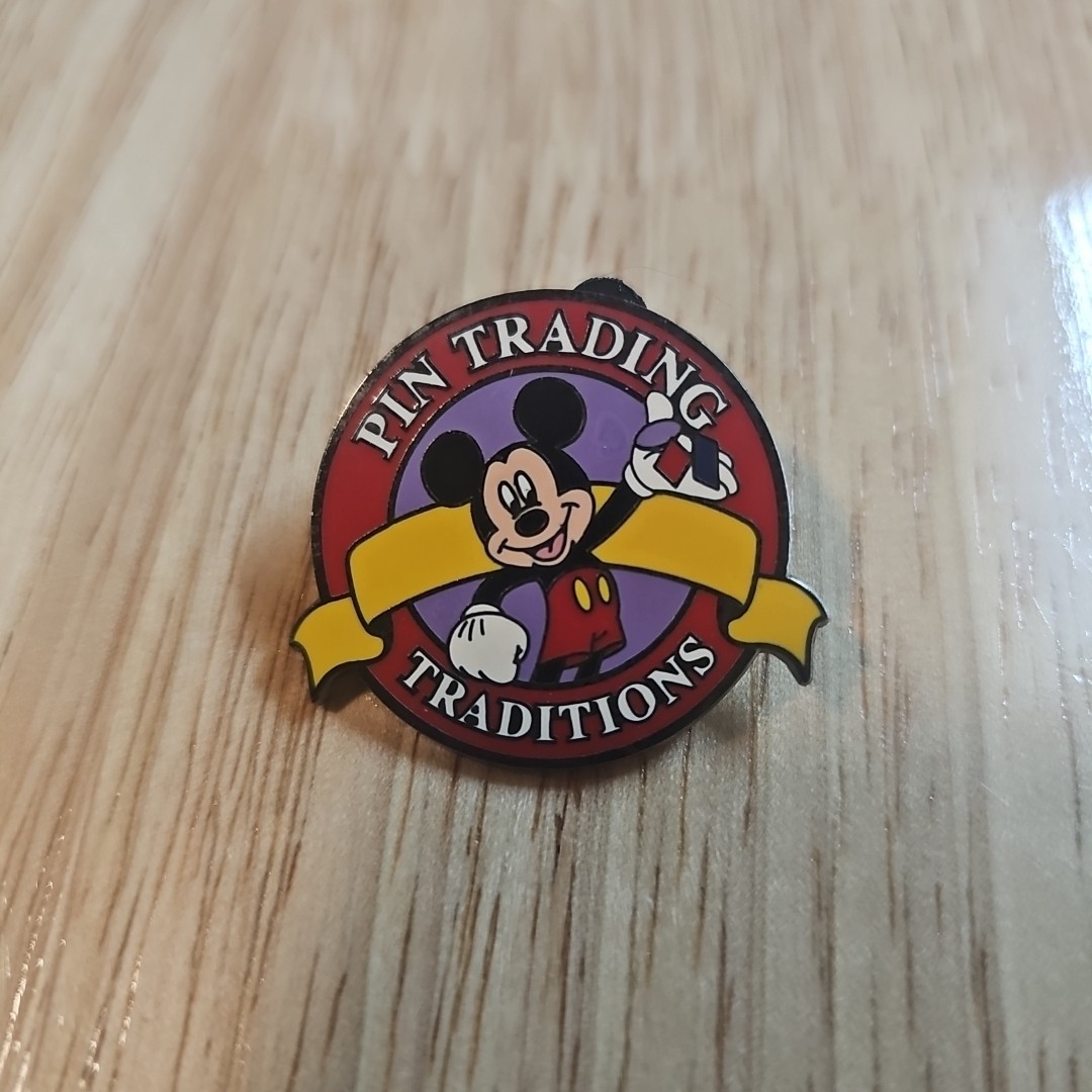 Disney   Cast Member Exclusive  Pin Trading Traditions Mickey Pin 2006