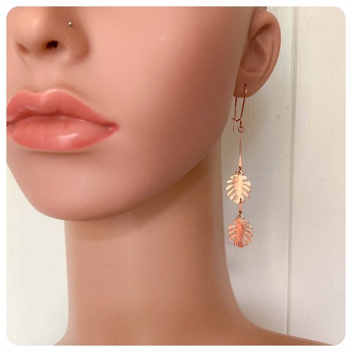 HAND MADE ROSE GOLD MINI MONSTERA LEAF CHEESE PLANT RETRO DECO BOHO EARRINGS - Picture 3 of 5