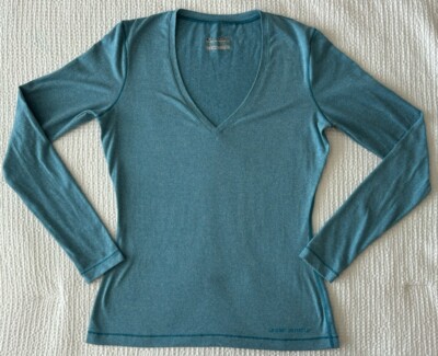 Under Armour Womens Medium Fitted Heatgear V-neck Long