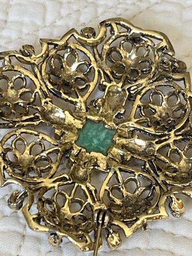 Vintage Open Work Green Faux Stone Gold tone Ornate Pin Brooch - Picture 9 of 23