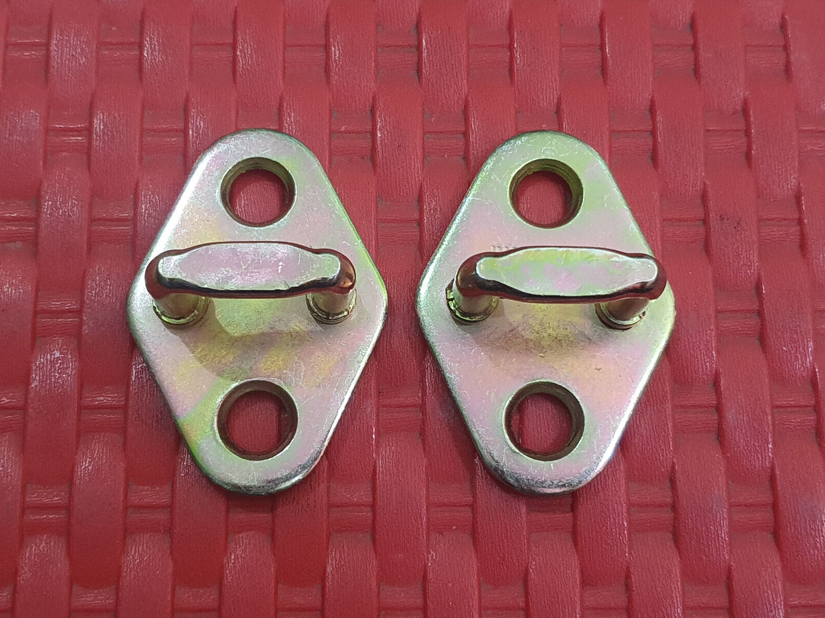 車内改札鉄　パンチ TOYOTA LAND CRUISER FJ40 FJ45 FRONT DOOR LOCK STRIKER PLATE ASSY