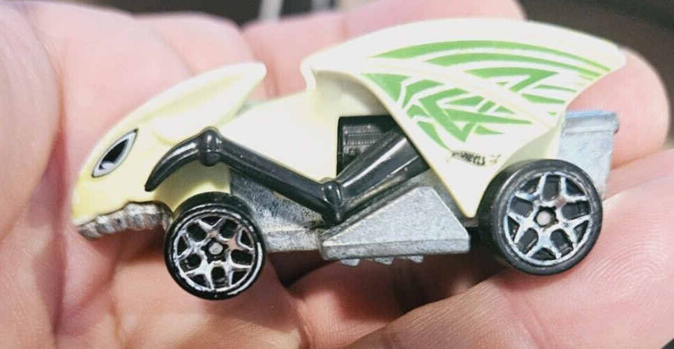 Hot Wheels 2012 Vampyra Loose Diecast Car sink your teeth into it