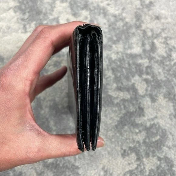 Cartera Cartier Plateada Brillante Cuero Negro Larga Doble Plegable Silenciosa Lujo Atemporal Foto 3 de 4