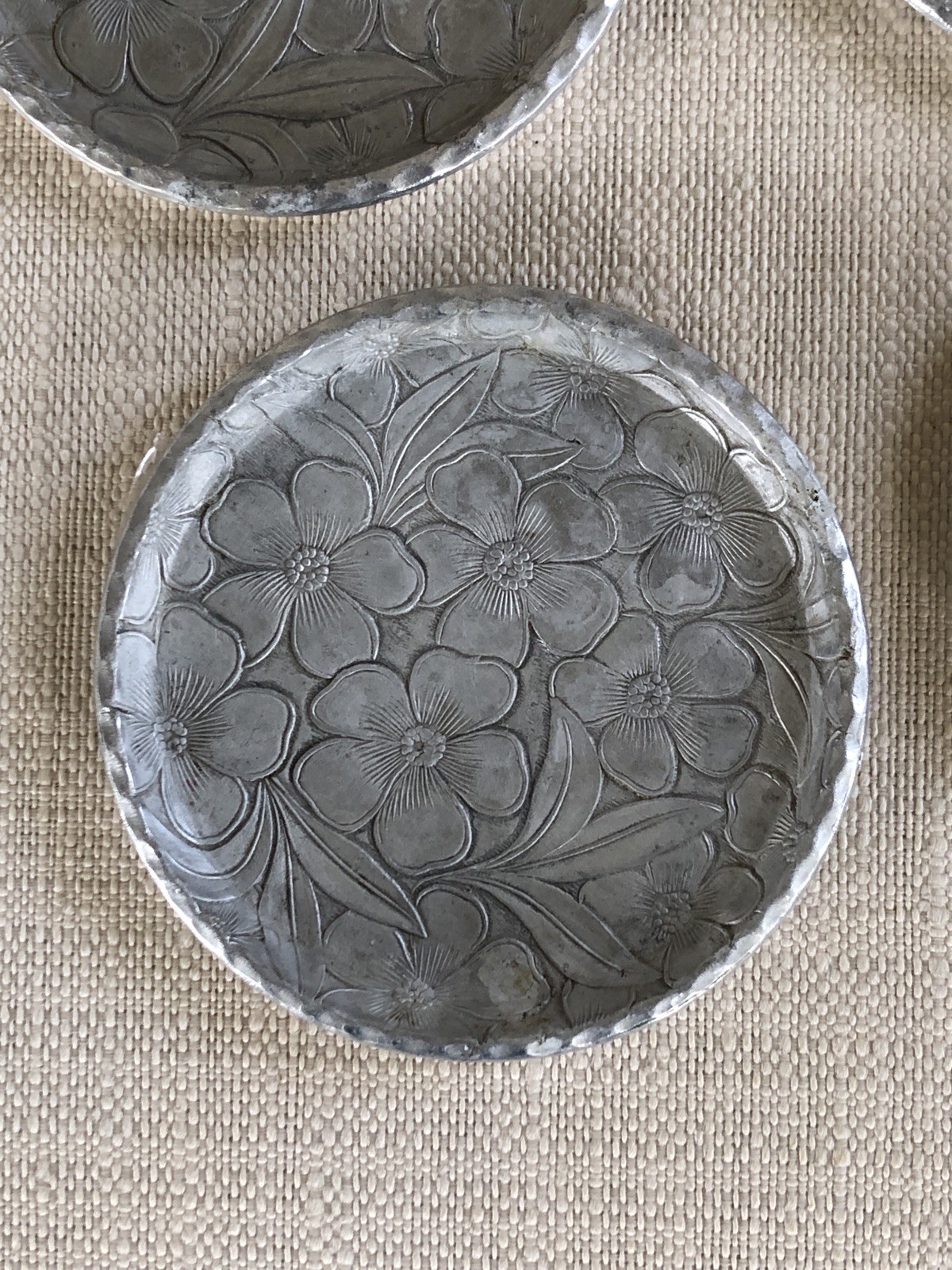 4 Hand Forged EVERLAST Aluminum Metal Coasters Raised Floral Dogwood 3.46" flowe