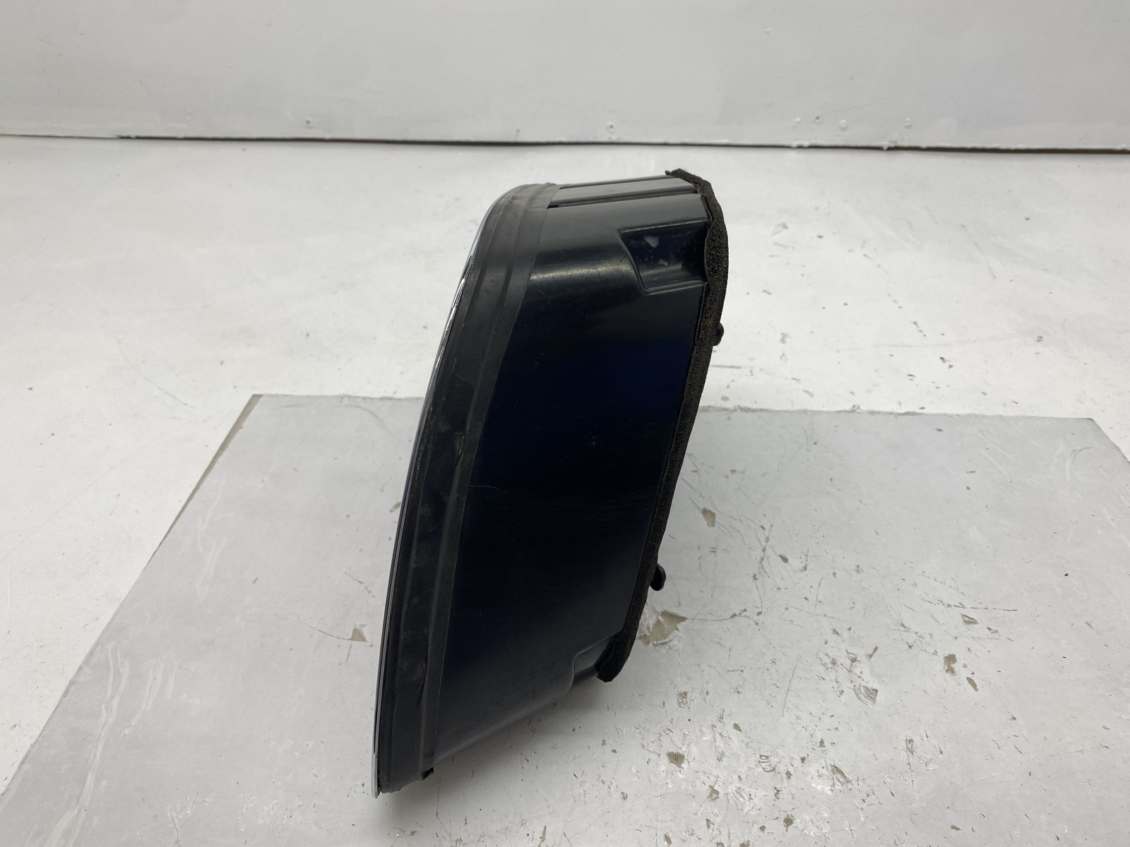 2010-2016 BENTLEY MULSANNE REAR RIGHT QUARTER PANEL MOUNTED TAIL LIGHT LAMP TRIM