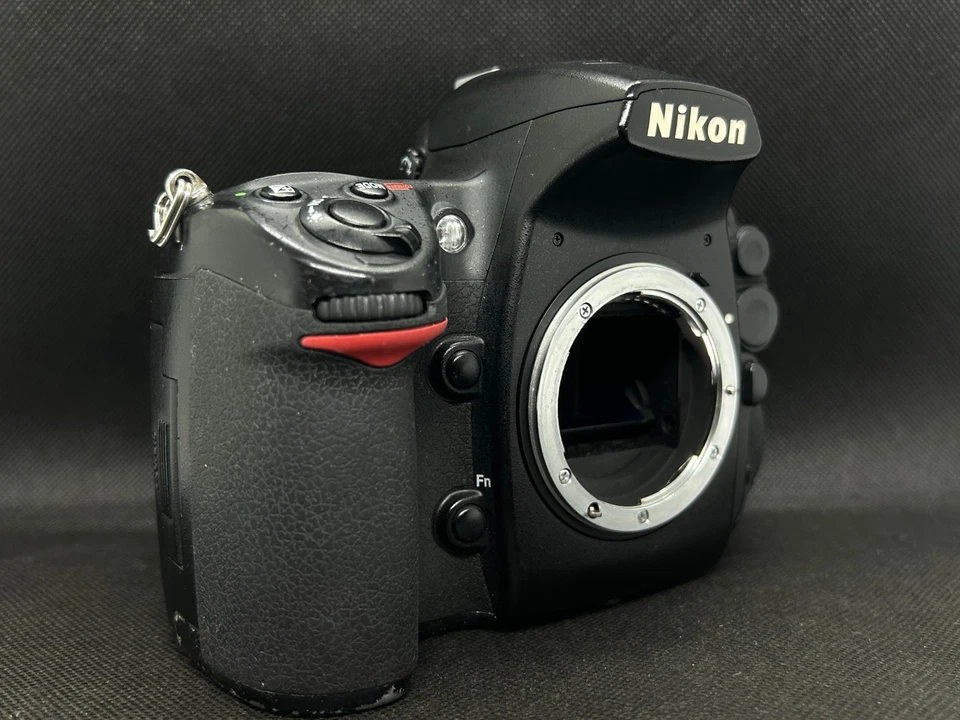 Nikon D700 12.1 MP Black Digital SLR Zoom Camera Body w/ Charger  pro strap - Image 2 of 4