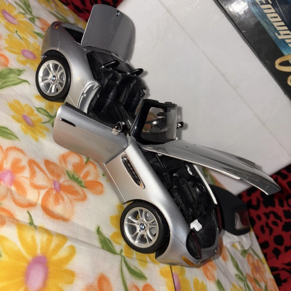 WOW! James Bond Kyosho 1:18 BMW Z8 “El mundo no es suficiente”/¡NUEVO! Foto 3 de 4