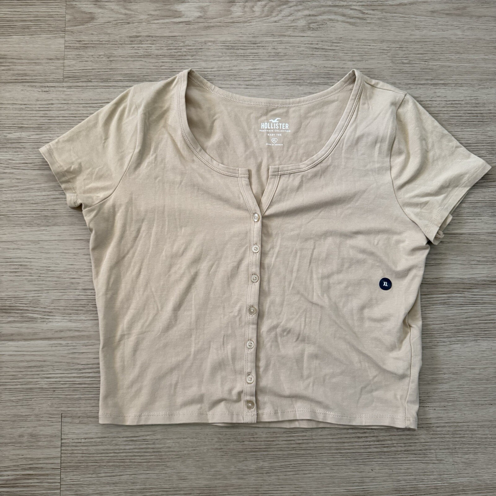 Womens Hollister Must Have Collection Cropped Button Up T Shirt Cream Size XL