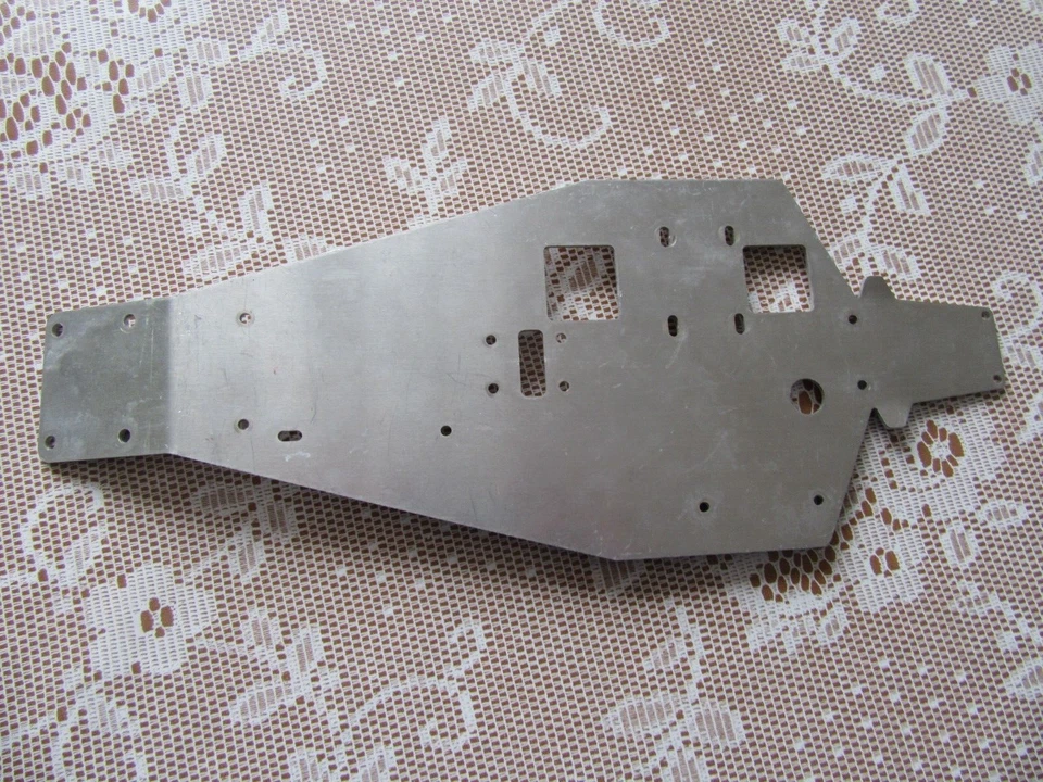 A617 T2M Placa Chasis Plateado De Aluminio 1:10 L 32.3CM Modelo - Imagen 4 de 4