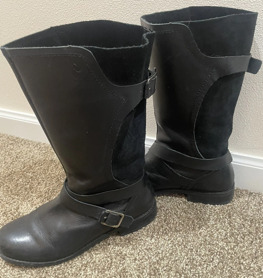 Botas para mujer Olukai Pa'ia talla 8,5 Mustang negras de gamuza con cinturón calidad Foto 3 de 4