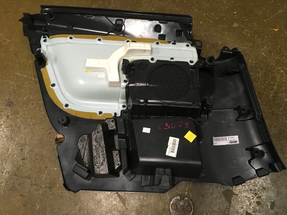 2009 VOLVO C30 PAINEL DE ACABAMENTO DE PORTA INTERIOR DO LADO DIREITO DO PASSAGEIRO TRASEIRO FABRICANTE DE EQUIPAMENTO ORIGINAL+ - Imagem 4 de 4