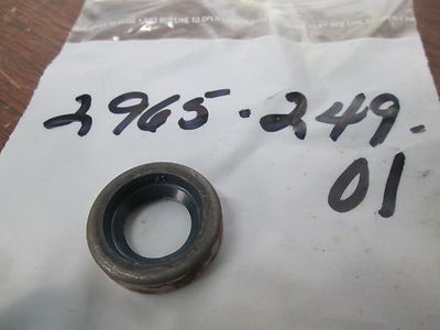 #ad NOS Right Crankcase Seal Fit Husqvarna Husky 72 CR WR 450 250 29 65 249 01 AHRMA $19.99