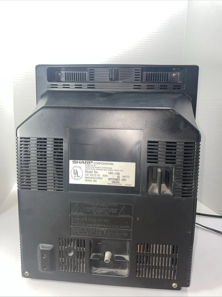 Sharp 13" TV VCR Combo VHS Player Retro CRT TV 13VT-J100 POWERS ON FOR REPAIR - Image 2 of 3