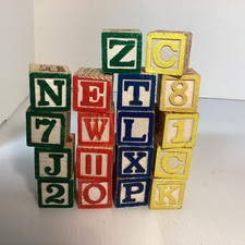 Vintage 18 Playskool Wooden Blocks ABCs/123s Pictures Of Toys 1 1/4 In.