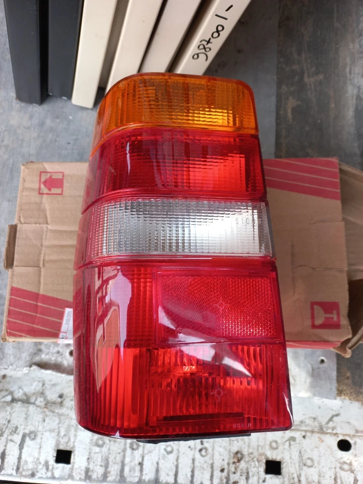 1 Feu arrière gauche complet avec platine Fiat Fiorino (1987-1999) NEUF - Photo 1/4