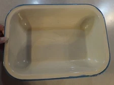 VINTAGE LIGHT BEIGE ENAMELWARE BASIN TRAY PAN WITH TURQUOISE TRIM 8.25" X 11.5"