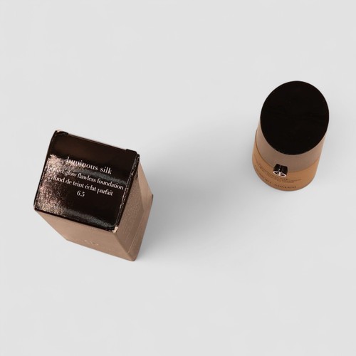 Giorgio Armami Luminous Silk Perfect Glow Flawless Foundation 30mL - Picture 2 of 5