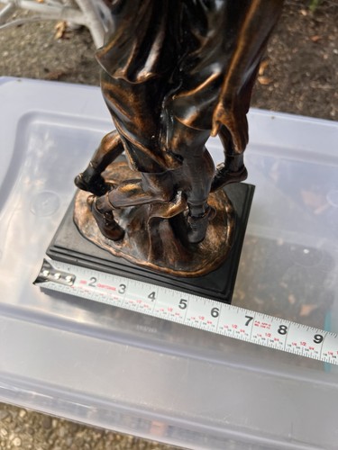 Escultura de resina de dos jugadores de baloncesto montada en base. Ver fotos reparación. - Imagen 14 de 16