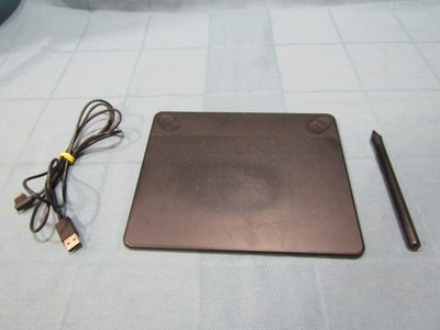 Wacom Black Small Intuos Art Pen and Touch Tablet CTH490 + wireless module & USB