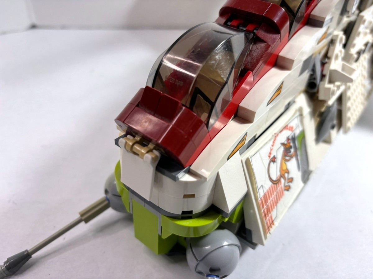 LEGO Star Wars: Republic Attack Gunship 7676 (2008) Read