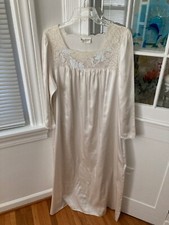 Natori classics brushed back white satin and lace nightgown size medium-vintage