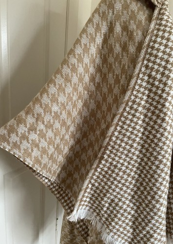 NEW Sussan Women’s One Size Houndstooth Hooded Knit Cape - Picture 5 of 12