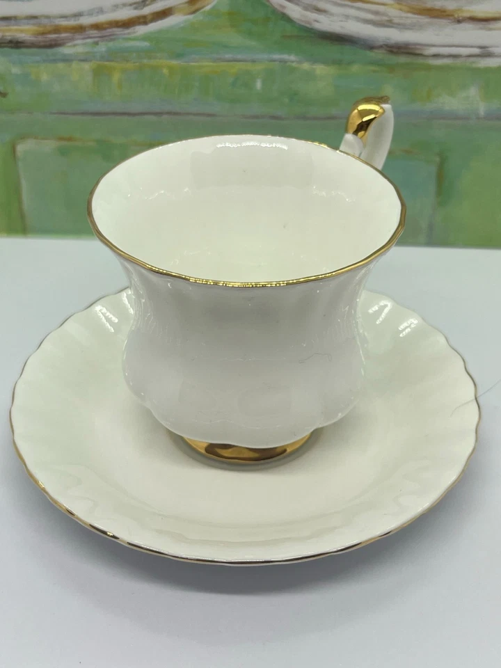 Royal Albert "Val D'or" Duo Teacup Set - Vintage 1960’s English Elegance. - image 3 of 4