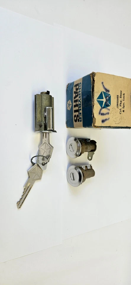 Juego de cerradura de puerta y encendido Plymouth Dodge Chrysler 1969 con llaves 2935803 nuevo de stock Foto 3 de 4