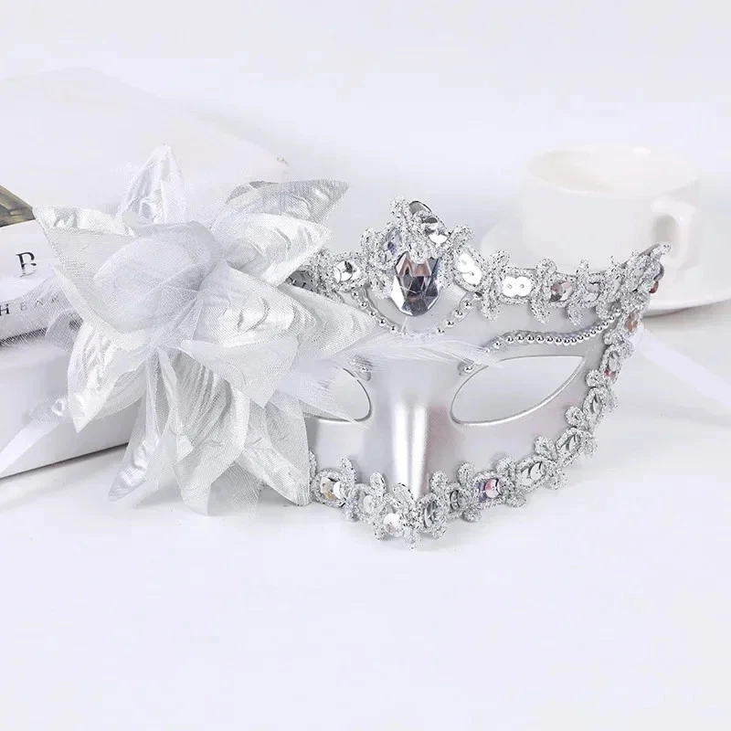 Nueva máscara de fiesta veneciana con flores para mujer Foto 2 de 4