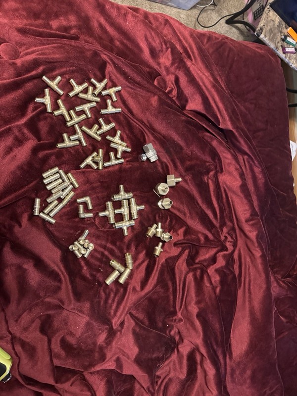 Brass pipe and hose fittings , compression tees and barbed connectors 62 pcs