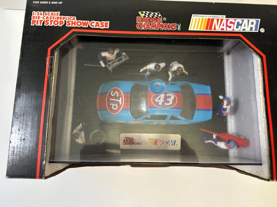 NASCAR Racing Champions Pit Stop Show Case 1:24 Diecast Replica #43Richard Petty - Image 2 of 4