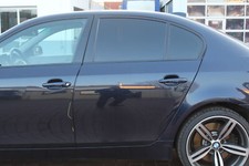 BMW 545i E60 T�r hinten Links ohne Anbauteile Farbe blau 317 38329