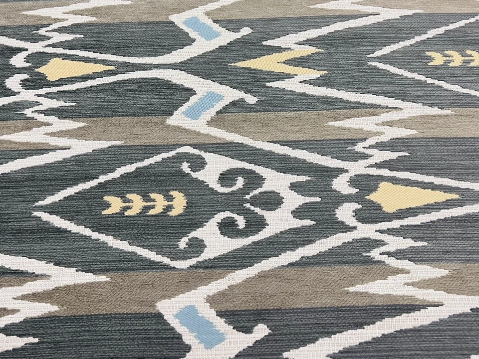 Tecido Thibaut listra Ikat Crypton em grande escala - Nômade / carvão 3,30 jardas W73366 - Imagem 2 de 4