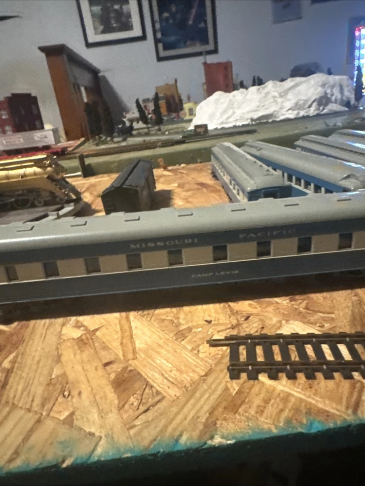 Ho Rivarossi Passenger Car Lot Lighted With Figures - Image 3 of 4