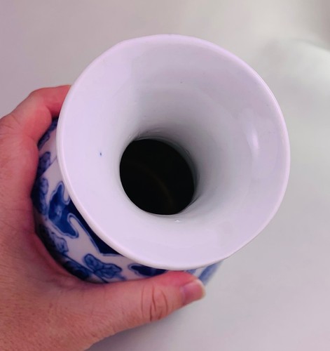 Jarrón floral vintage pintado a mano de porcelana azul y blanco, chinoiserie, 8,25" de alto - Imagen 5 de 8