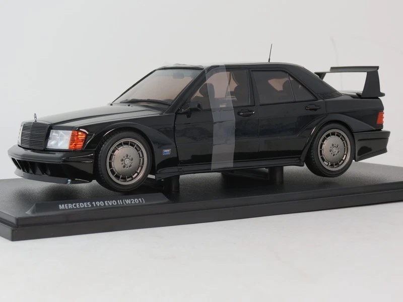 Solido Mercedes Benz 190 W201 Evo II black 1990 1/18 S1801012 - Immagine 2 di 3