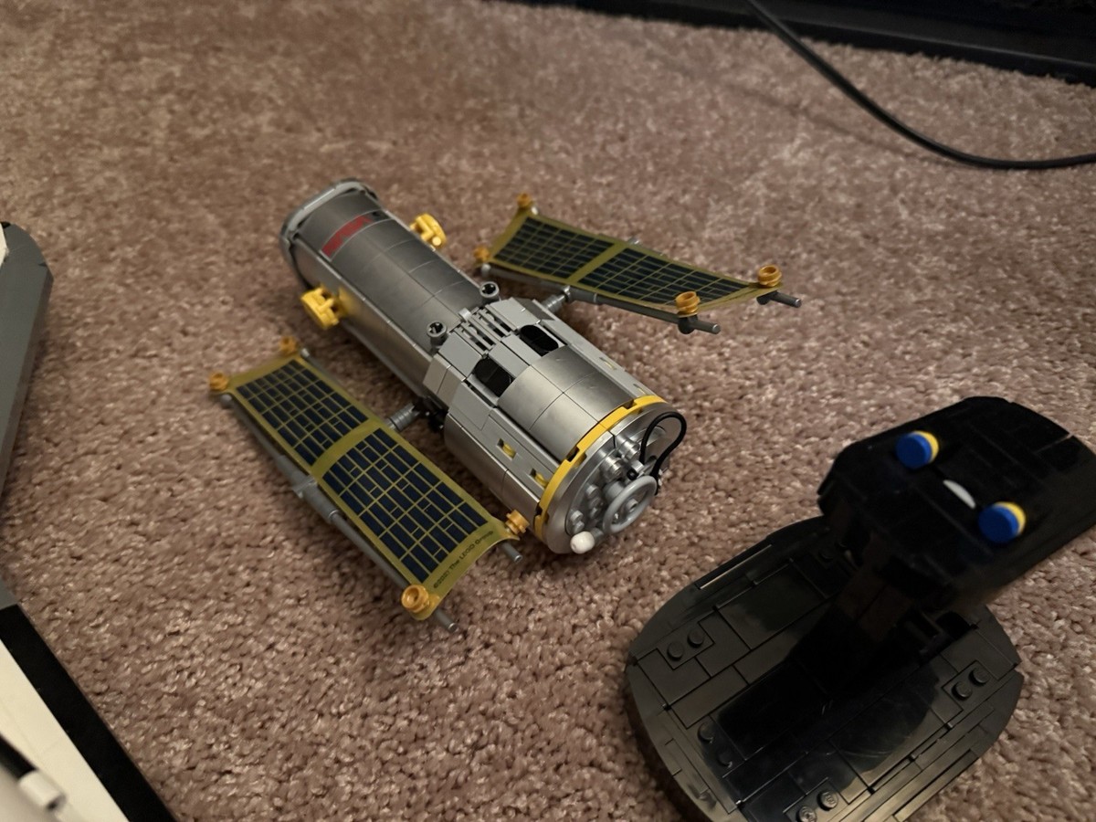 LEGO Icons 10283 NASA Space Shuttle Discovery With Instructions
