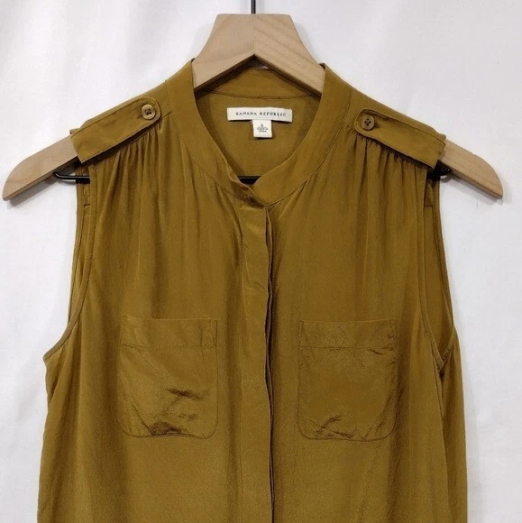 Blusa sin mangas Banana Republic 100 % seda con botones para mujer 6 amarillo mostaza Foto 2 de 4