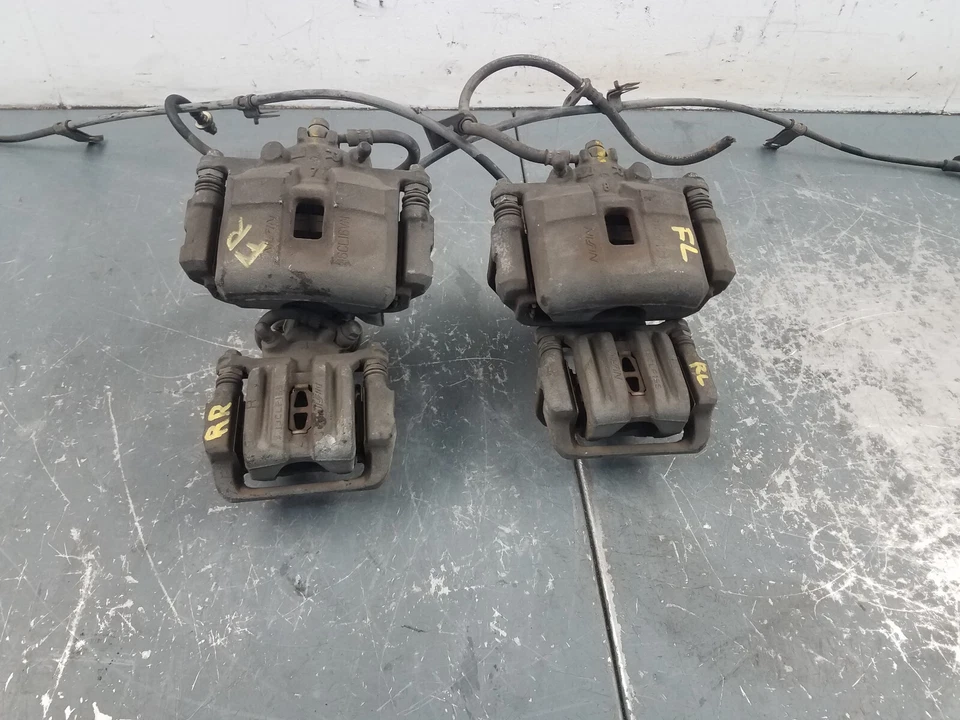 Conjunto de pinça de freio 2000 Honda S2000 AP1 #5642 F6 - Imagem 2 de 4