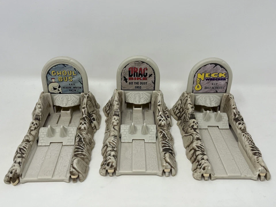 Juego 3 DE COLECCIÓN AÑOS 90 MATCHBOX HAUNTED HAULERS BICICLETA DRAC, GHOUL BUS Y GRÚA DE CUELLO Foto 3 de 4