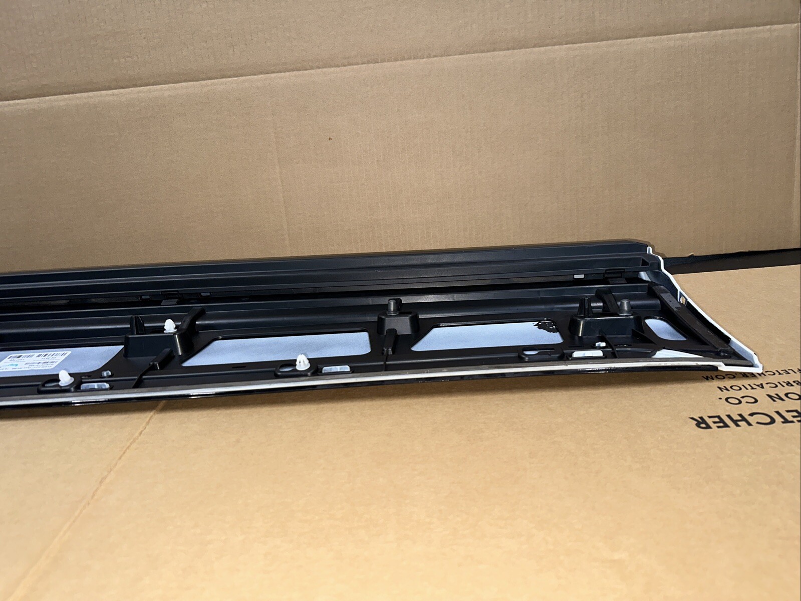 BENTLEY BENTAYGA DOOR MOLDING RIGHT FRONT 36A853072d Black Chrome OEM