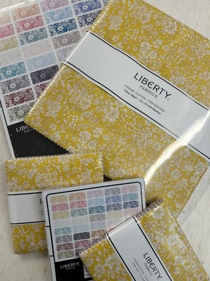 Liberty Emily Belle vorgeschnittene Packungen Baumwollstoff Charm Pack oder Schicht Kuchen Blumen