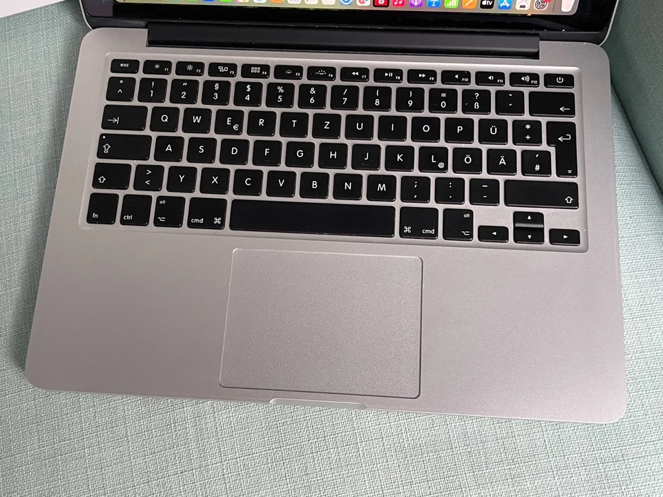 Apple MacBook Pro Retina 13Zoll Intel i5 2,5 GHz 8GB RAM 128GB SSD MacOS Sequoia - Bild 2 von 4