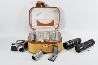 J84F04 Kamera Ihagee Exakta VX500 mit Zubehör ua Teleobjektiv Vivitar u. Mayer