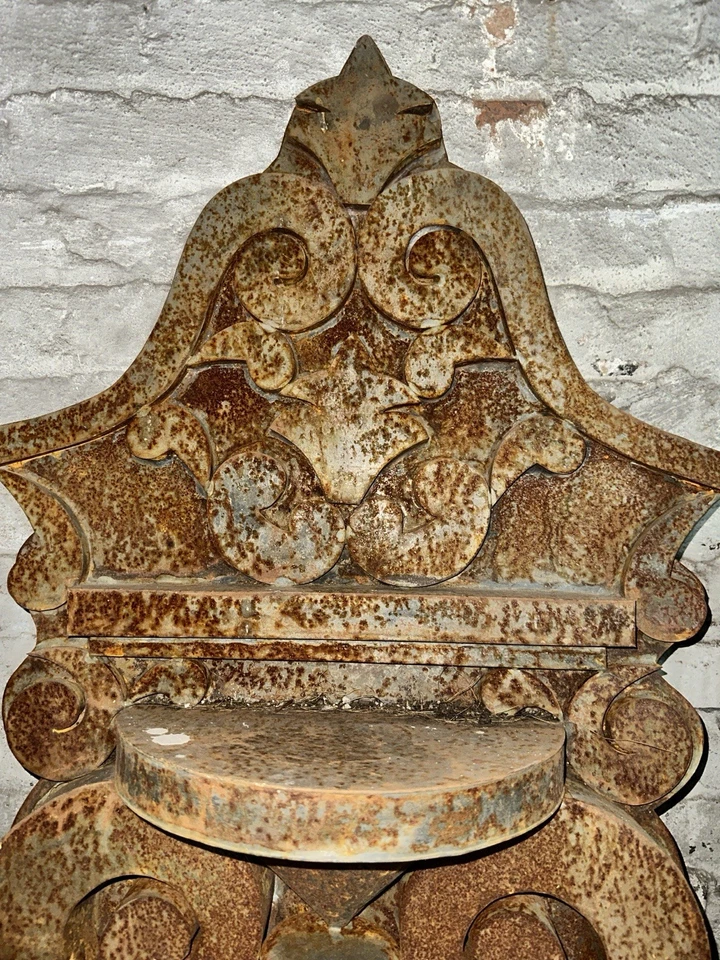 Antiguo estante decorativo arquitectónico de metal estaño de salvamento Foto 3 de 4