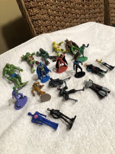 DC Comics Batman Modellino in miniatura 1,5" e altri amici - Foto 2 di 7